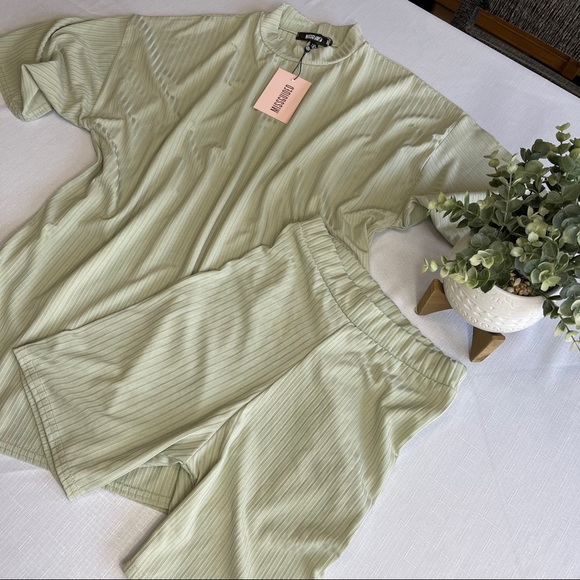 MISSGUIDED ribbed T-Shirt +cycle shorts set sage 4 - Picture 9 of 13